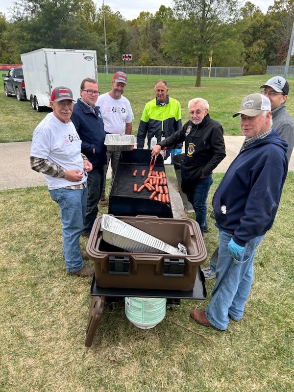 MoCattle's tweet photo. We joined forces with @MikeLKehoe to grill nutritious, delicious #beef for nearly 1,000 participants of the Special Olympics Statewide Games in Jeff City. Huge shoutout to the Cole County Cattlemen’s. https://t.co/isIPdAwajv