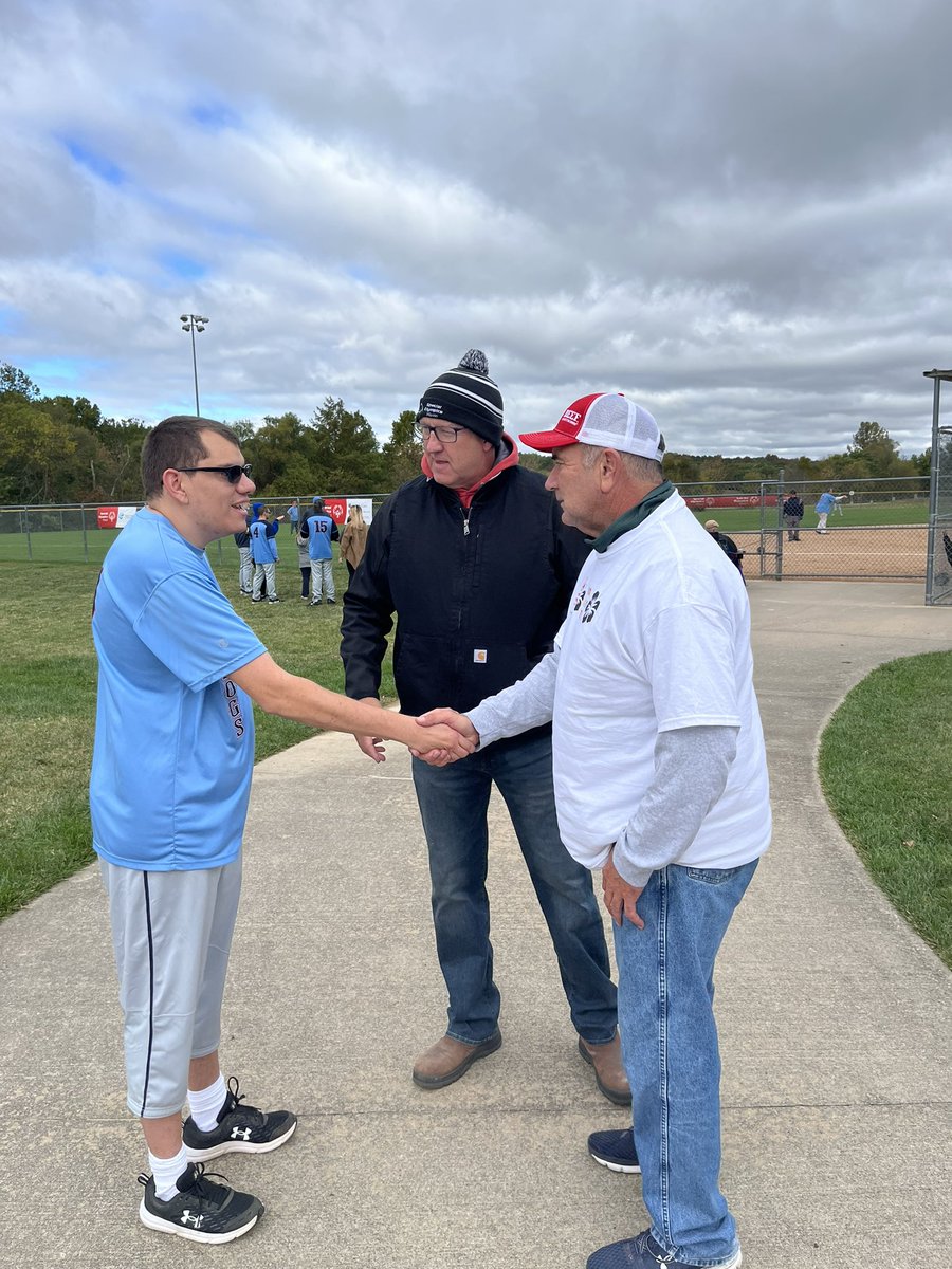 MoCattle's tweet photo. We joined forces with @MikeLKehoe to grill nutritious, delicious #beef for nearly 1,000 participants of the Special Olympics Statewide Games in Jeff City. Huge shoutout to the Cole County Cattlemen’s. https://t.co/isIPdAwajv