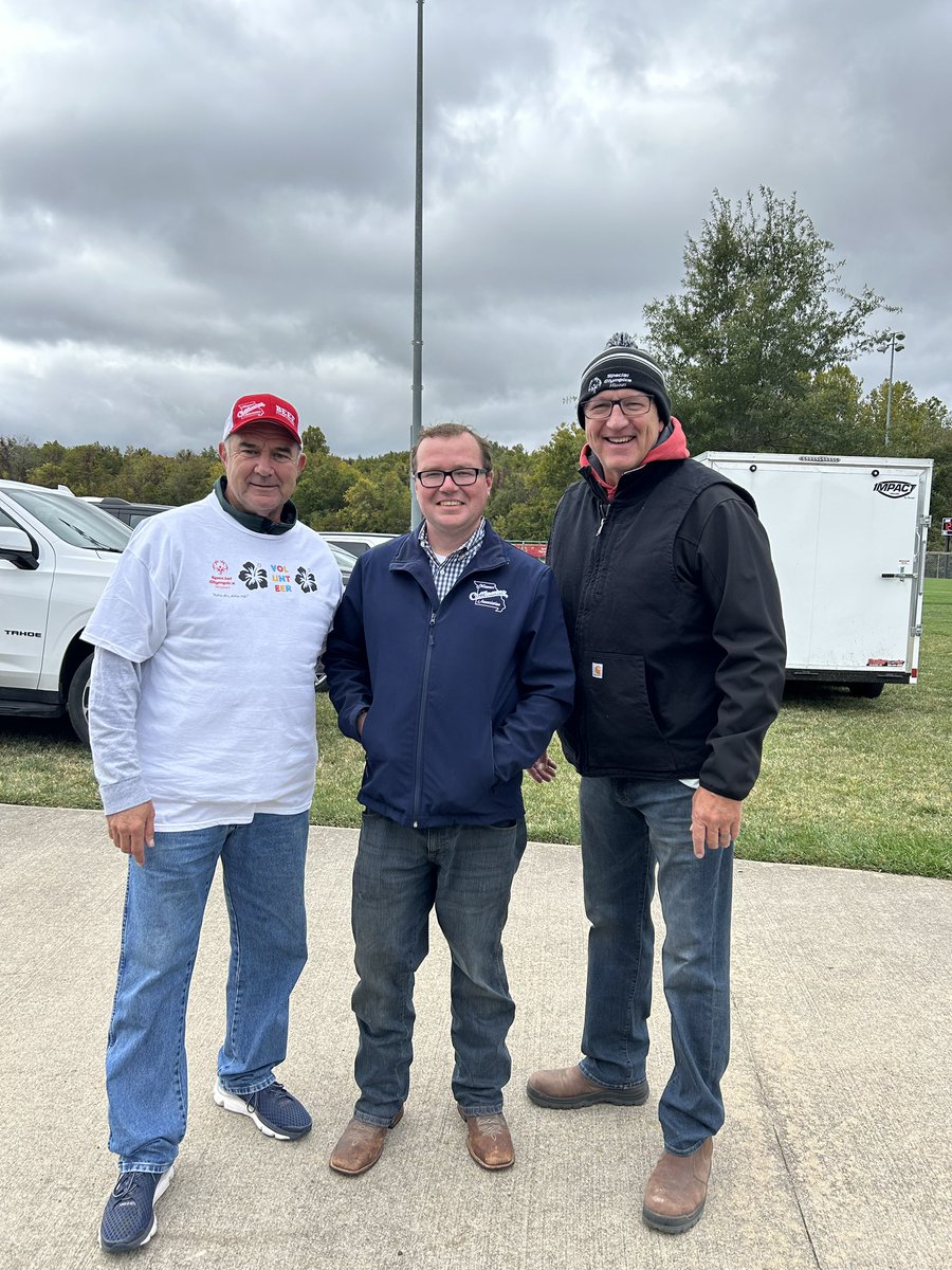 MoCattle's tweet photo. We joined forces with @MikeLKehoe to grill nutritious, delicious #beef for nearly 1,000 participants of the Special Olympics Statewide Games in Jeff City. Huge shoutout to the Cole County Cattlemen’s. https://t.co/isIPdAwajv
