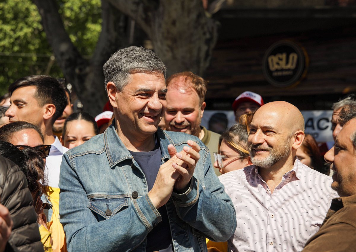 jorgemacri's tweet photo. Hoy estuve recorriendo Monte Castro y Villa del Parque. Muchas gracias a los vecinos que se acercaron a saludar y darme su apoyo. Tengo toda la confianza en ustedes porque juntos vamos a ir por más. https://t.co/KgTXuZy0CE