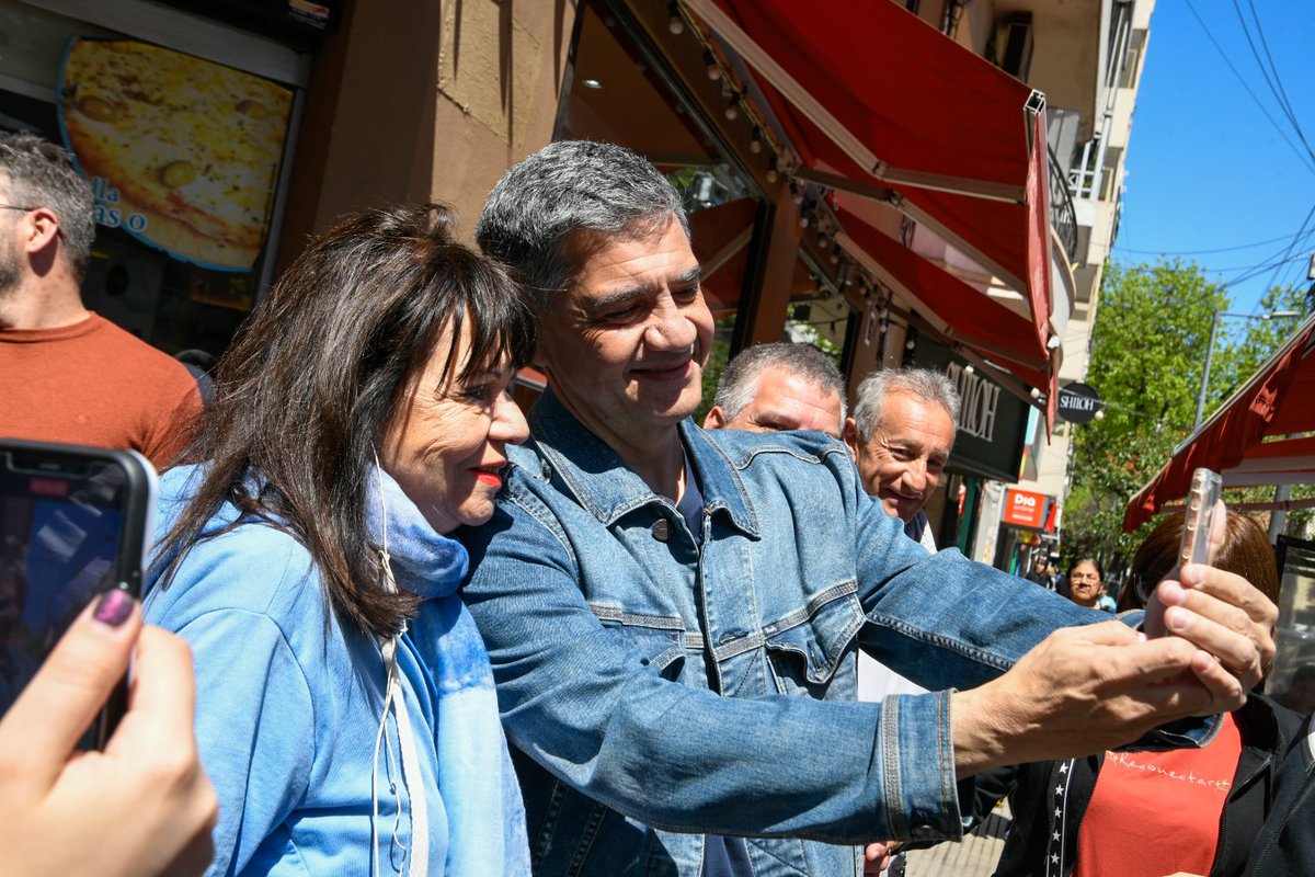 jorgemacri's tweet photo. Hoy estuve recorriendo Monte Castro y Villa del Parque. Muchas gracias a los vecinos que se acercaron a saludar y darme su apoyo. Tengo toda la confianza en ustedes porque juntos vamos a ir por más. https://t.co/KgTXuZy0CE