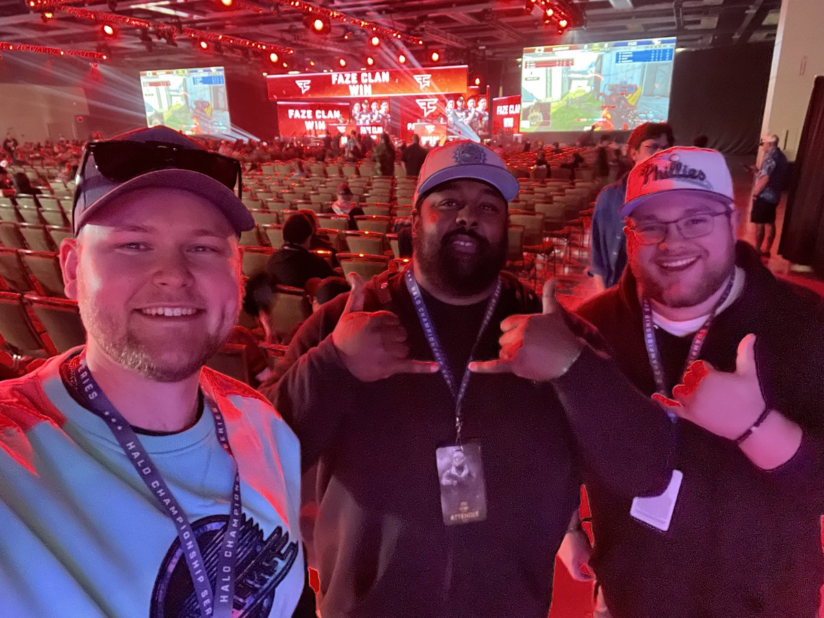 JuiceTheUnc's tweet photo. Finally met the boys IRL
Ducs &amp; Blackouts/TiltedBlackguy/JRock/Boomerouts/Shambles/Chelf/Jamil 😂 @HCS @Boomerouts @mdducs 

I’ve known Jamil for 10+ years and Ducs for 8… it’s long overdue https://t.co/M78VstVCrf