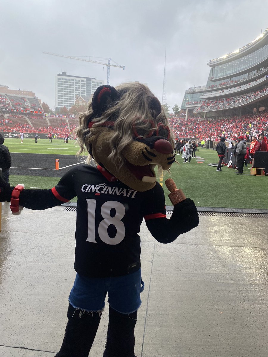 Rain shows are my best shows ♥️🖤
<a href="/taylorswift13/">Taylor Swift</a>