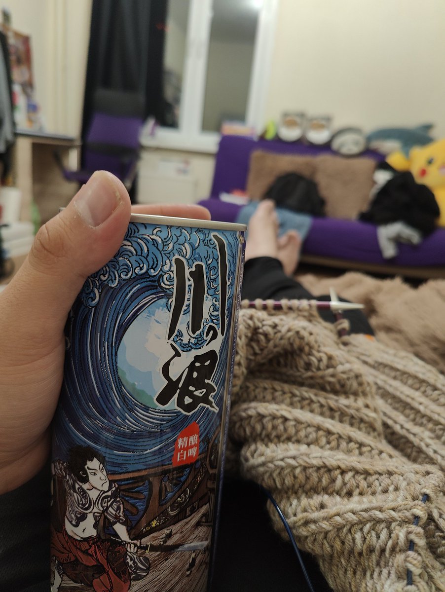 Evil____Morty's tweet photo. Взял литр какого-то китайского пива и вяжусь) https://t.co/tZWl1i3T92