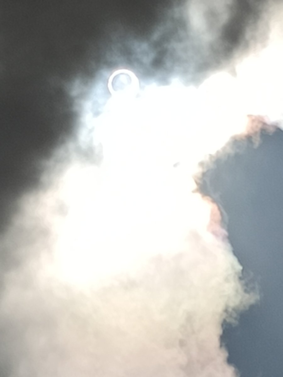 MsPotts09's tweet photo. El eclipse 🌚🌝 https://t.co/IcgeIeaUMg
