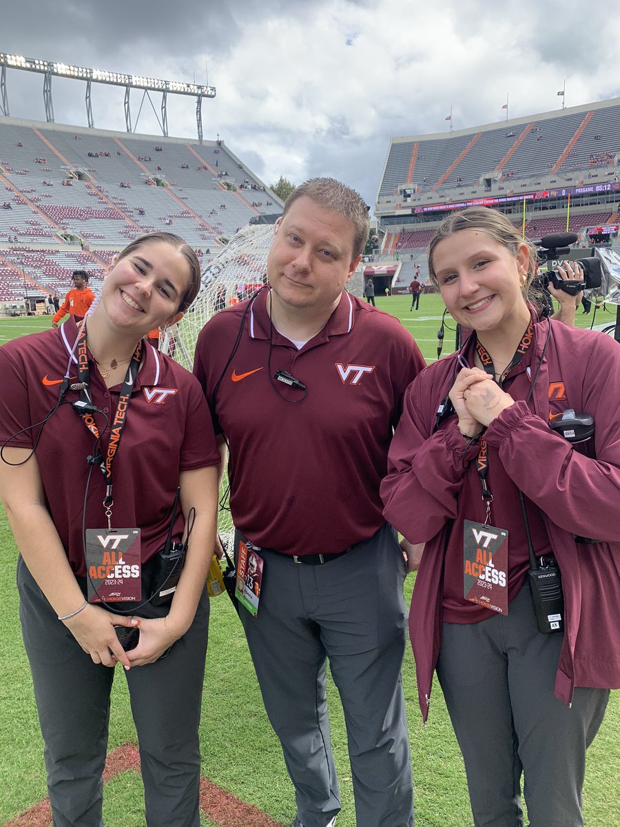 gautumnn's tweet photo. this is toms game :’) #ThisIsHome #tombooth https://t.co/vsaZ6ZEjsX