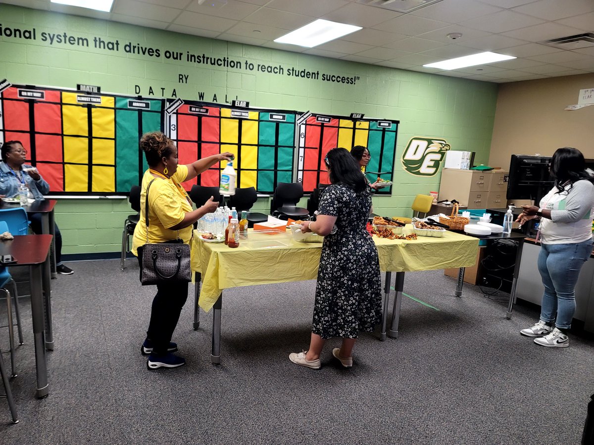 Monica Smith tweet media