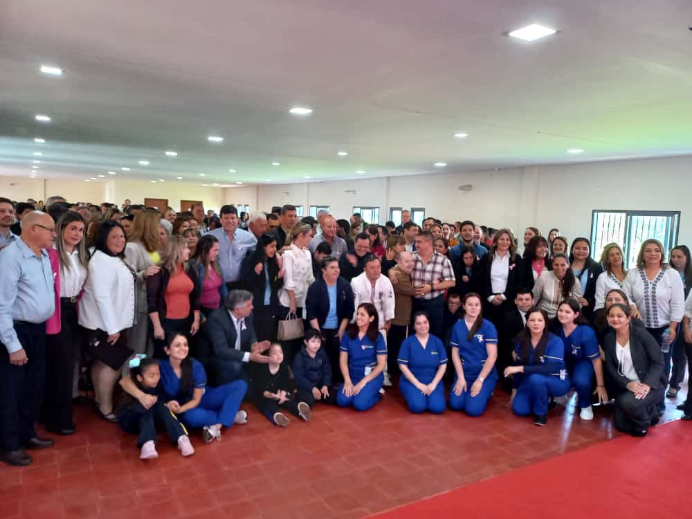 walterharms_py's tweet photo. Gracias a todos los que nos acompañaron en el Acto de Reconocimiento a Gladys! Gracias por tanto cariño y apoyo en estos momentos tan dificiles. Llevaremos por siempre en el corazón el gesto de los queridos amigos @SantiPenap y @LetiOcamposP 🙏🙏 https://t.co/f9myuq8RcN