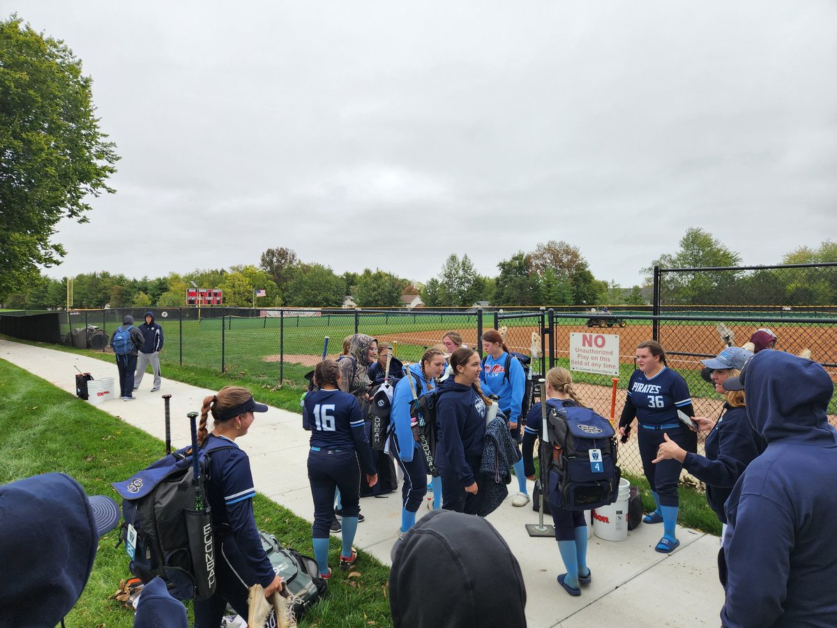 SCHSactivities's tweet photo. Softball season ended today to a very good Zum South team. Thank you to all of the Seniors for all of your hard work these past 4 years. Parents, thank you for always supporting your daughters and encouraging them to always do their best, win or lose. https://t.co/SmgwFBvSPF