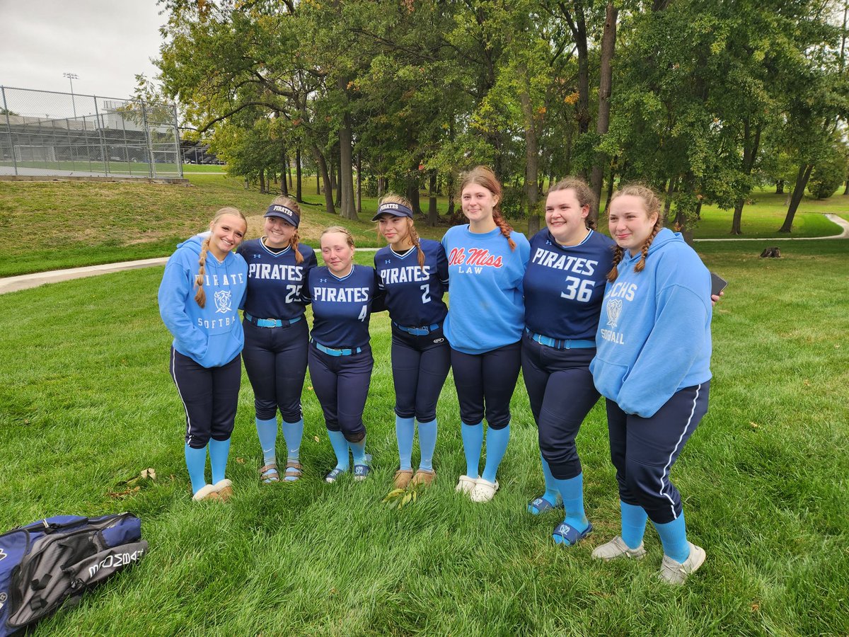 SCHSactivities's tweet photo. Softball season ended today to a very good Zum South team. Thank you to all of the Seniors for all of your hard work these past 4 years. Parents, thank you for always supporting your daughters and encouraging them to always do their best, win or lose. https://t.co/SmgwFBvSPF