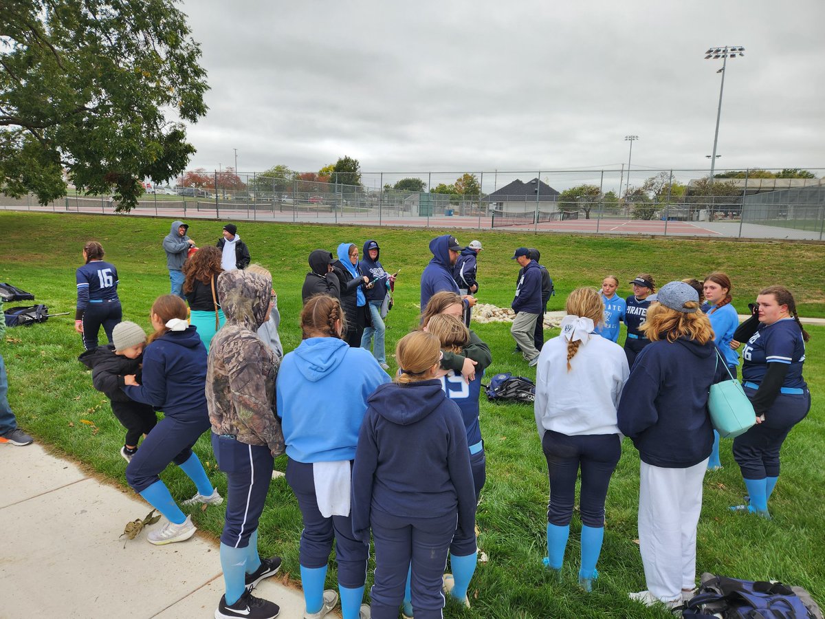 SCHSactivities's tweet photo. Softball season ended today to a very good Zum South team. Thank you to all of the Seniors for all of your hard work these past 4 years. Parents, thank you for always supporting your daughters and encouraging them to always do their best, win or lose. https://t.co/SmgwFBvSPF