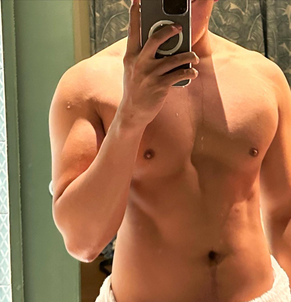 I'm available now at massage center. #jeddah_bodytobodymassage