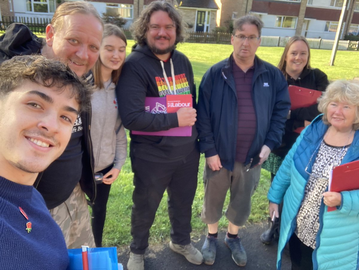 Wow… what a response on #Labourdoorstep today in South Park & Woodhatch!

Many residents are keen to see change and trusting Labour to deliver. Also great  to meet @GreenWoodhatch to learn about the community orchard project!