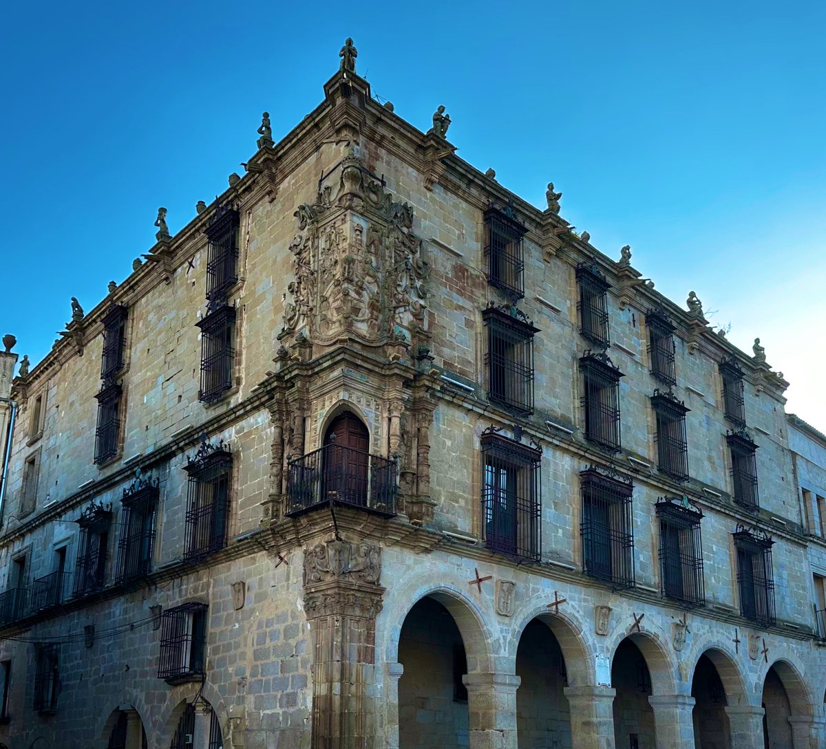 elbarroquista's tweet photo. Edificios que son un escándalo arquitectónico y deberían ser mucho más conocidos.

Palacio de la Conquista (Trujillo)

¿Cuáles son los vuestros? https://t.co/qFKnO8hLf3