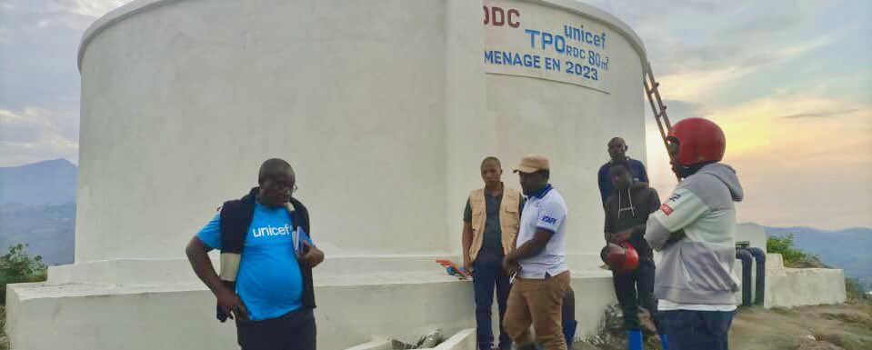 drc_tpo's tweet photo. La population de la zone de santé de Minova au Sud-Kivu accède facilement à l’eau potable grâce à l’aménagement d’un réservoir de 80.000 l d’eau et à la réhabilitation d’un réseau de 20 bornes fontaines.
🤝Par #TPODRC avec l’appui financier de @SwissDevCoop #DDC via @UNICEFDRC https://t.co/23Lnmnbxyz