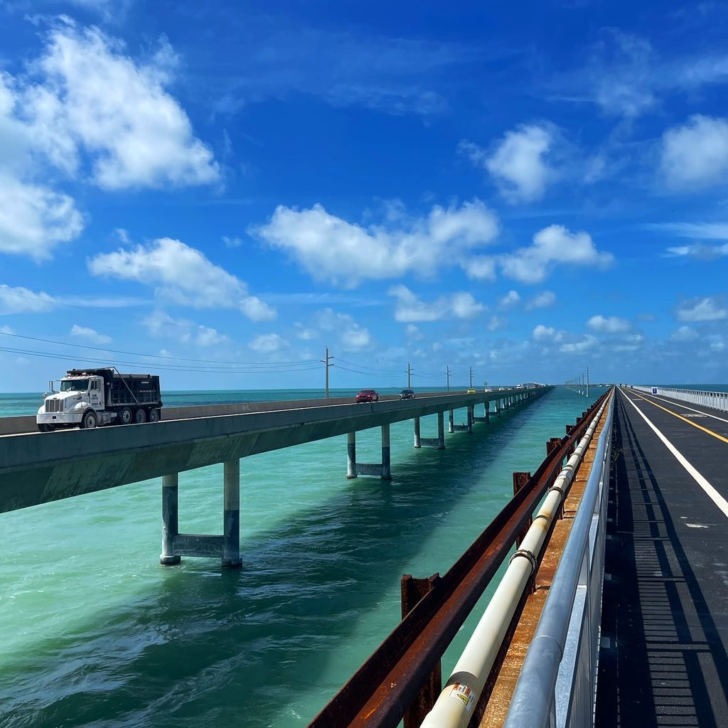 sarahmcquaid's tweet photo. On our way to #KeyWest yesterday, we stopped off at the tip of #MarathonKey, where part of the old #SevenMileBridge (which runs beside the new one) has been converted to a foot/cycle path. @cacophonycotta1 spotted a shark (see pic 3) while I read up on the bridge’s history &amp; -> https://t.co/AftD86Vko1