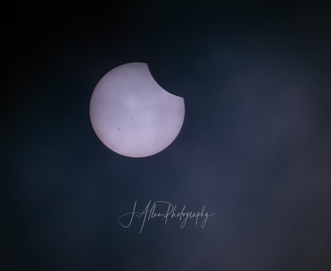 JAllenPhotogra1's tweet photo. There were just enough openings in the clouds today to get a few shots of the solar eclipse. #SolarEclipse2023 #ruralmnphotography #ruraljacksonmn #cloudyeclipse @NWSSiouxFalls @mark_tarello @CodyMatzFox9 @KeithMarlerFox9 @BelindaKARE11 @earthskyscience https://t.co/l9yZQngEG6
