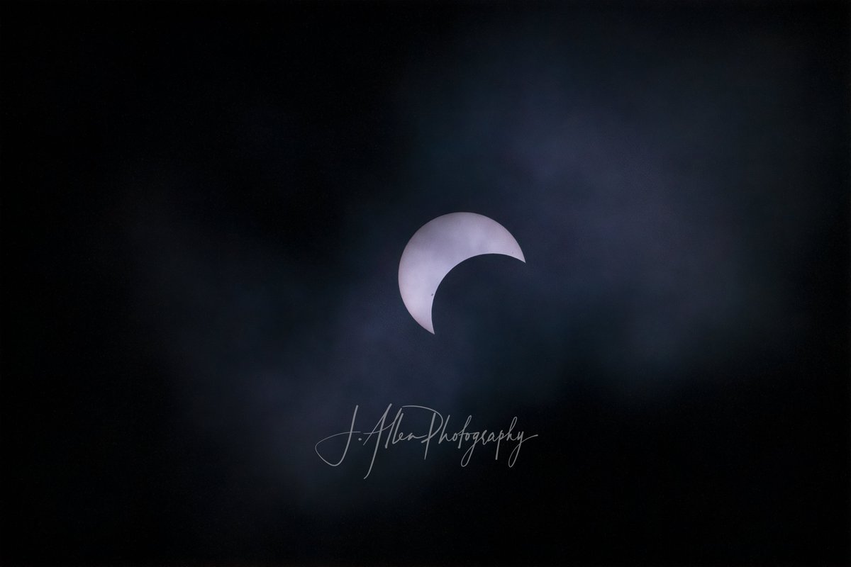 JAllenPhotogra1's tweet photo. There were just enough openings in the clouds today to get a few shots of the solar eclipse. #SolarEclipse2023 #ruralmnphotography #ruraljacksonmn #cloudyeclipse @NWSSiouxFalls @mark_tarello @CodyMatzFox9 @KeithMarlerFox9 @BelindaKARE11 @earthskyscience https://t.co/l9yZQngEG6