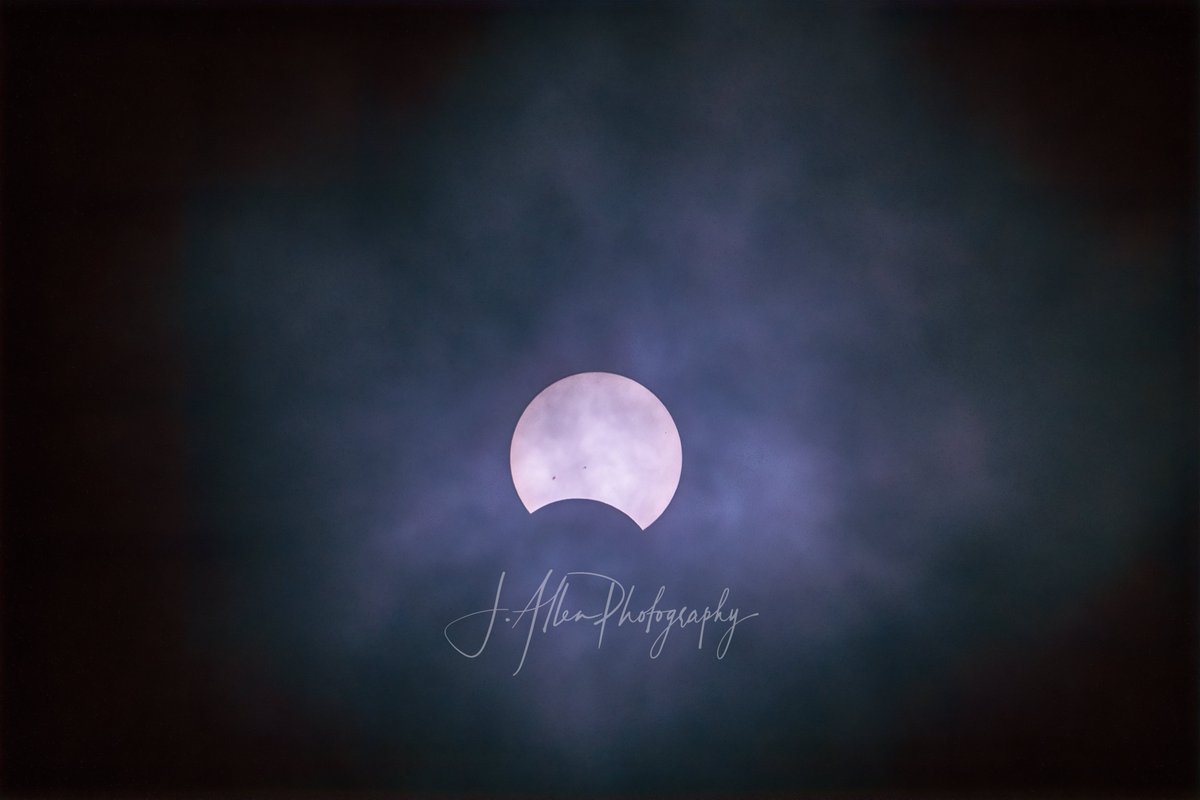JAllenPhotogra1's tweet photo. There were just enough openings in the clouds today to get a few shots of the solar eclipse. #SolarEclipse2023 #ruralmnphotography #ruraljacksonmn #cloudyeclipse @NWSSiouxFalls @mark_tarello @CodyMatzFox9 @KeithMarlerFox9 @BelindaKARE11 @earthskyscience https://t.co/l9yZQngEG6