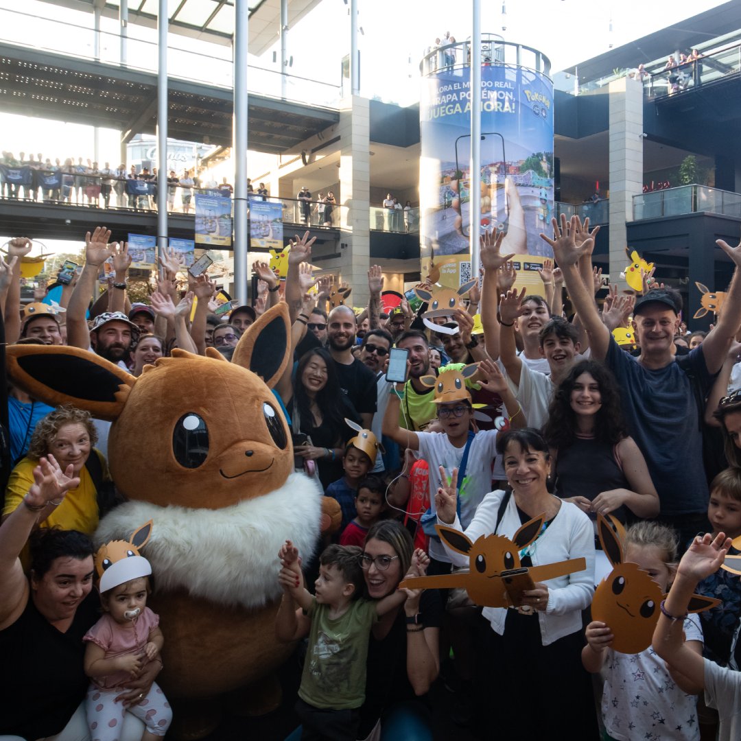 pokemongoappuk's tweet photo. Witness the sheer excitement radiating from these passionate Pokémon GO trainers! Can you sense the thrill? Tap the heart ❤️ to express your shared excitement! 

#PokemonGOCitySafari #Barcelona #PokemonGO https://t.co/QsuxzdB4vU