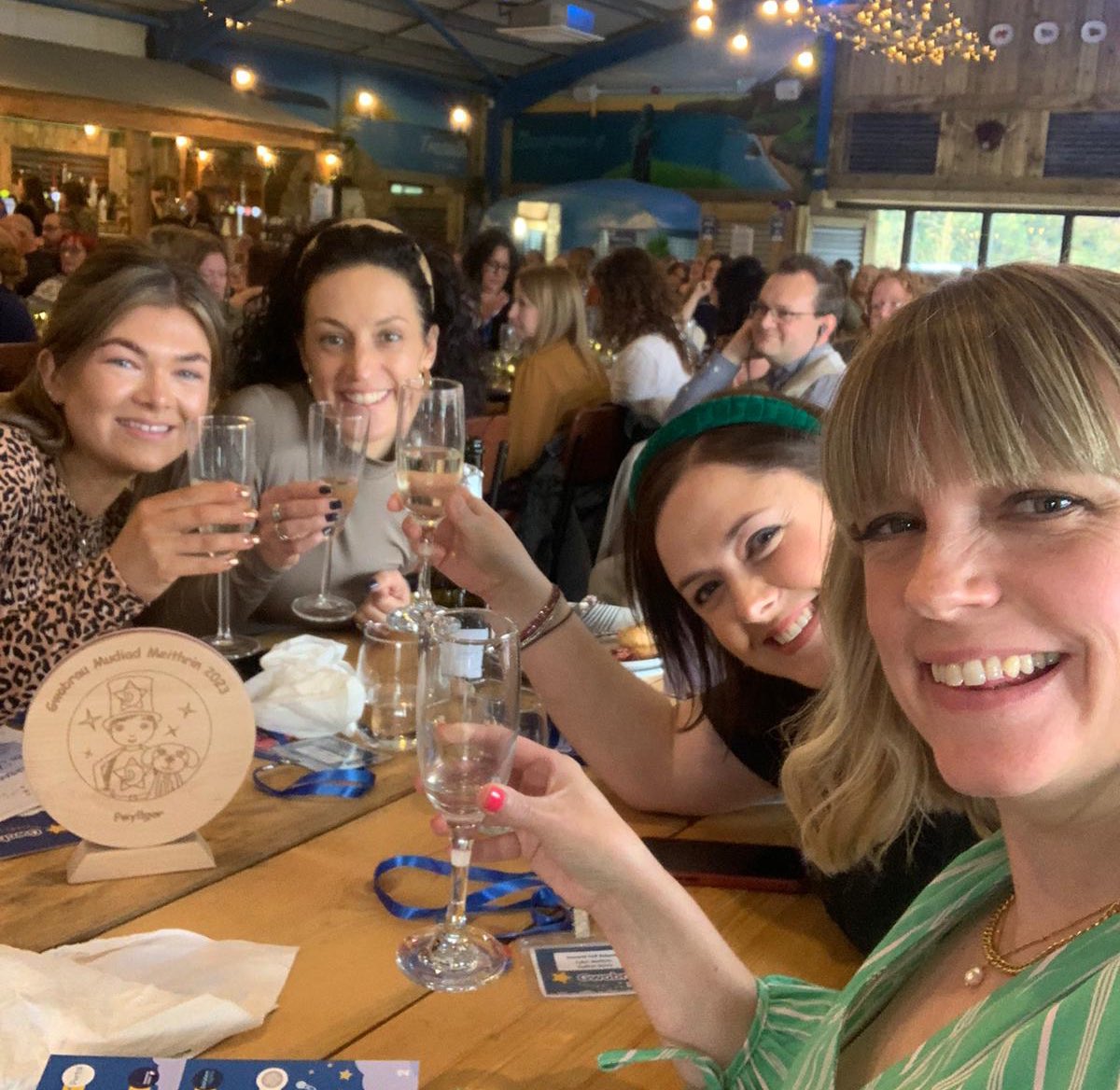 CylchMeithrinDyffrynBanw (@banwcylch) on Twitter photo 🏆Methu credu ein bod wedi ennill yn #Gwobrau23 <a href="/MudiadMeithrin/">MudiadMeithrin</a> yn y categori pwyllgor! Diolch am y gydnabyddiaeth a da iawn Cylch Gwyddelwern a Morswyn hefyd
<a href="/PowysFp/">Powys FL team</a> <a href="/CymraegCaer/">Adran y Gymraeg Caereinion</a> <a href="/CSPowys/">Cyngor Sir Powys</a> 🏆Methu credu ein bod wedi ennill yn #Gwobrau23 <a href="/MudiadMeithrin/">MudiadMeithrin</a> yn y categori pwyllgor! Diolch am y gydnabyddiaeth a da iawn Cylch Gwyddelwern a Morswyn hefyd
<a href="/PowysFp/">Powys FL team</a> <a href="/CymraegCaer/">Adran y Gymraeg Caereinion</a> <a href="/CSPowys/">Cyngor Sir Powys</a>