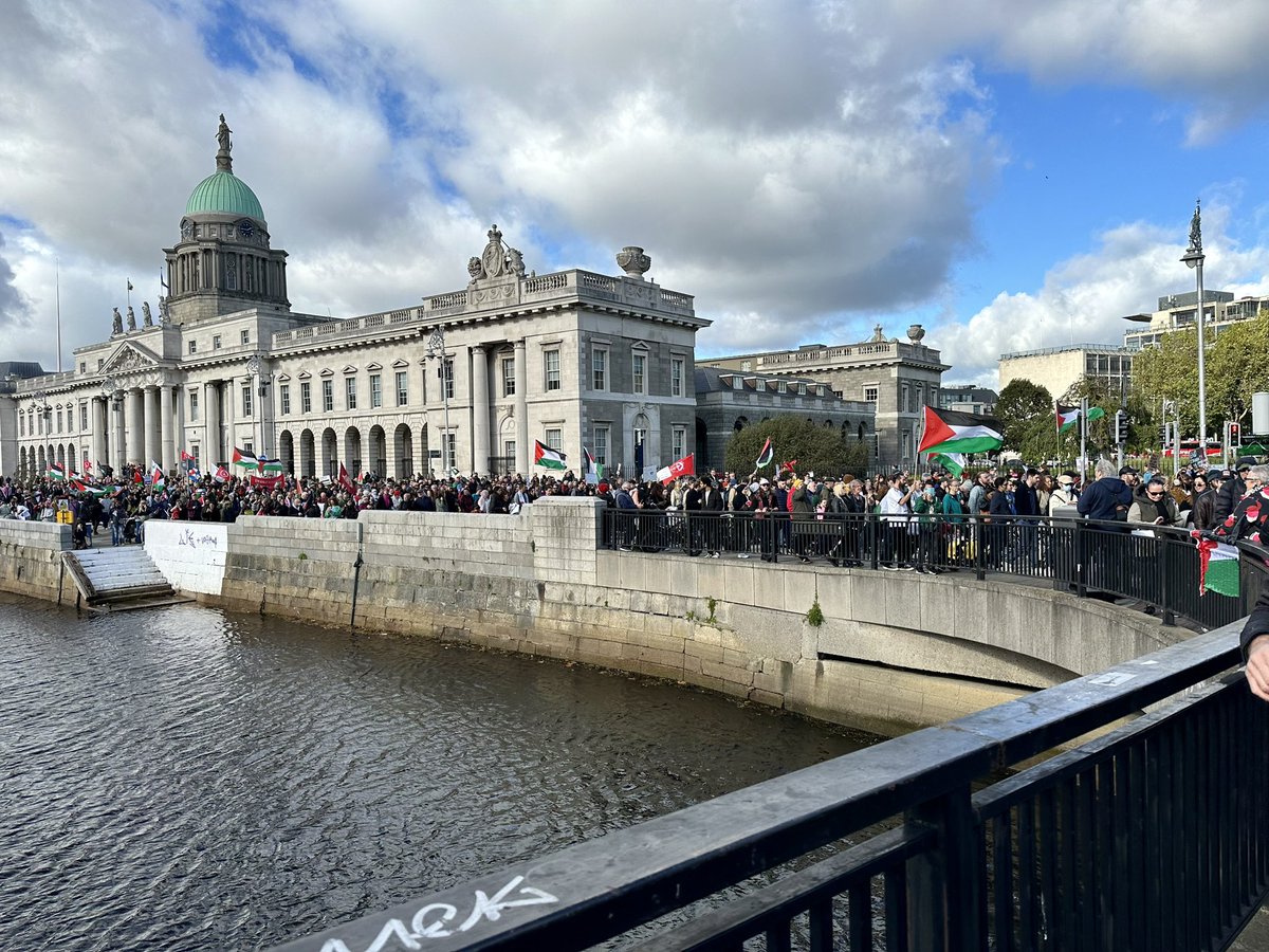Great turnout for 🇵🇸 solidarity march Dublin.