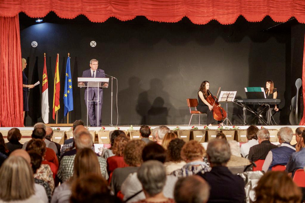 ftierraseca's tweet photo. Llevaban desde abril de 1939 en una fosa tras ser asesinados. Hoy, en #Tembleque, tras 84 años, el Gobierno de🇪🇸, con el @SE_MemoDemo @FmartineL ha entregado los restos de 15 personas a sus familiares en un acto de reparación y justicia

#MemoriaEsDemocracia en  #CastillaLaMancha https://t.co/MgEShR2Aew