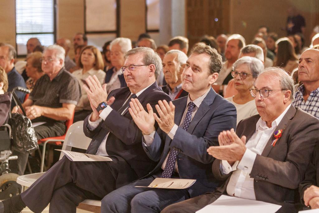 ftierraseca's tweet photo. Llevaban desde abril de 1939 en una fosa tras ser asesinados. Hoy, en #Tembleque, tras 84 años, el Gobierno de🇪🇸, con el @SE_MemoDemo @FmartineL ha entregado los restos de 15 personas a sus familiares en un acto de reparación y justicia

#MemoriaEsDemocracia en  #CastillaLaMancha https://t.co/MgEShR2Aew