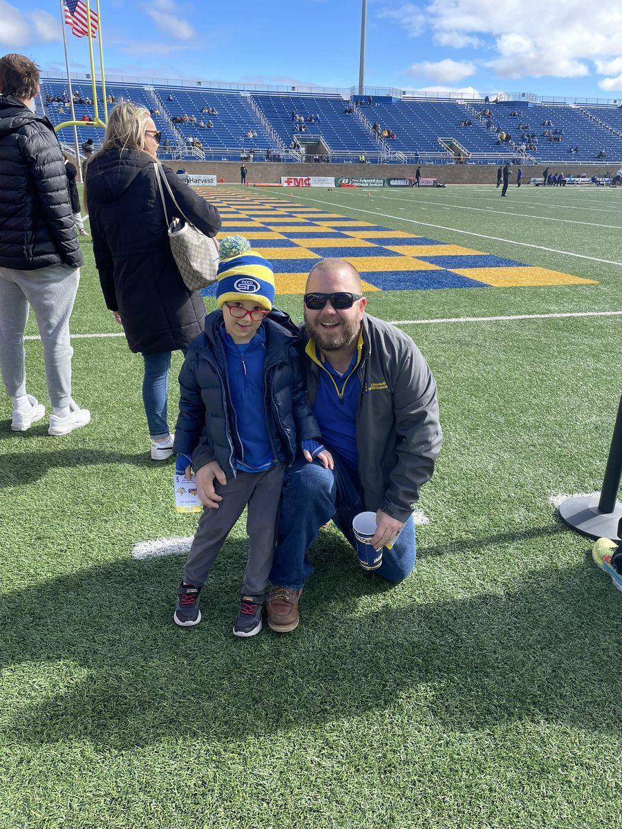 MissyKay777's tweet photo. Father/Son Hobo Day date!! #gojacks #earsup #hoboday https://t.co/3AO9YiEujE