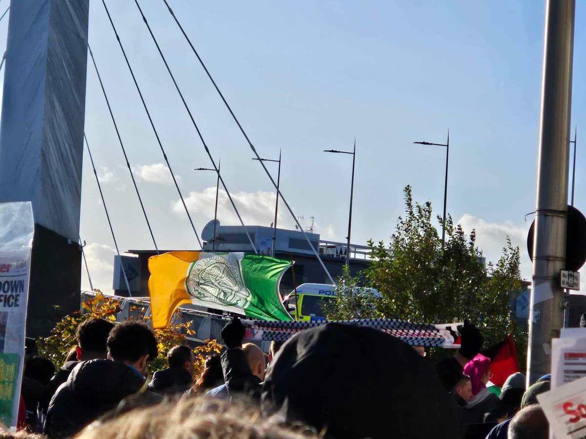 sunia170's tweet photo. Proud of my city. A brilliant turnout today in Glasgow. Glasgow stands with Palestine 🇵🇸🏴󠁧󠁢󠁳󠁣󠁴󠁿 #FreePalestine #Glasgow #BBC https://t.co/27uwUX6JoA
