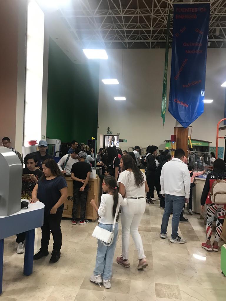 MuseoTezozomoc's tweet photo. Después de la observación del #EclipseAnular2023 ☀ disfrutamos de un maravilloso recorrido por la #Ciencia
#MuseoTezozómoc #ElEspaciodelaCiencia https://t.co/WkIocnv2I8