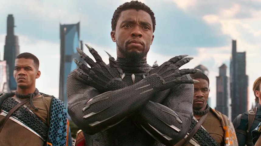 poptime's tweet photo. 🚨 O universo cinematográfico da Marvel deve sofrer um soft-reboot após "Vingadores: Guerra Secreta", onde os grandes personagens da saga devem retornar sendo interpretados por novos atores, afirma insider. https://t.co/xNYbqubw2i