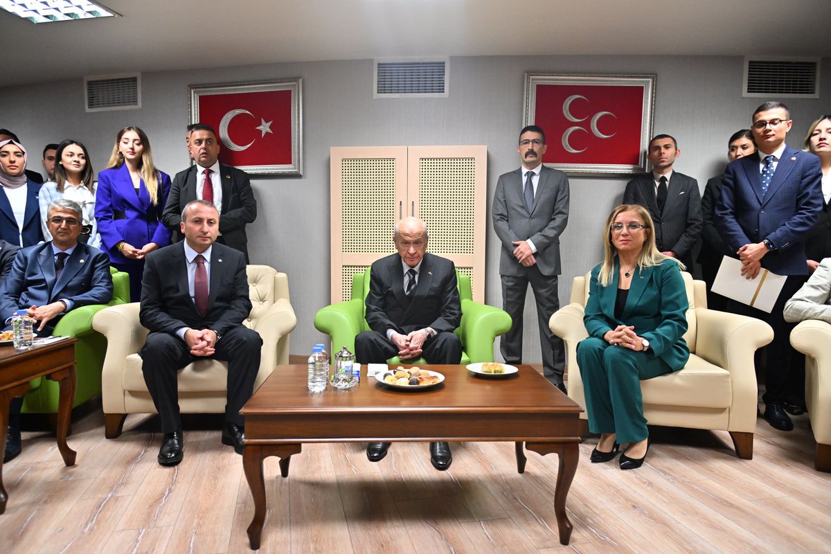 turansahinprfdr's tweet photo. Sayın Genel Başkanımızın teşrifleriyle, zat-ı âlilerinin himayelerinde MHP 19. Dönem Siyaset ve Liderlik Okulumuzun Açılış Törenini; Genel Başkan Yardımcılarımız, Milletvekillerimiz, MYK-MDK Üyelerimiz ve geçmiş dönem öğrencilerimizle birlikte gerçekleştirdik. https://t.co/Eqj3b4UQxj