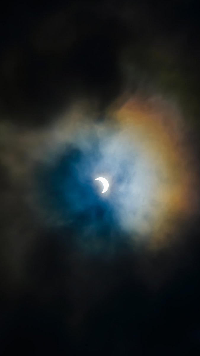 Todo nublado, pero logré una ventanita 😍 #EclipseParcial #Eclipse2023