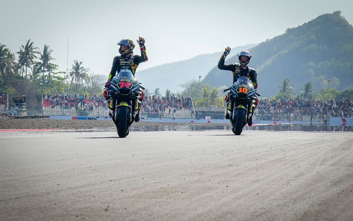 A broken collarbone apiece, Bezzecchi having surgery for his just days ago, both stood on the podium in the sprint race today

Nothing but respect 👏

#MotoGP