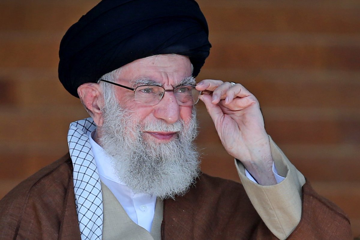 Khamenei_fa's tweet photo. با لطف و عنایت خداوند متعال این حرکتی که در فلسطین آغاز شده است، به پیش خواهد رفت و منجر به پیروزی کامل فلسطینی‌ها خواهد شد. https://t.co/fSfJmZpokj