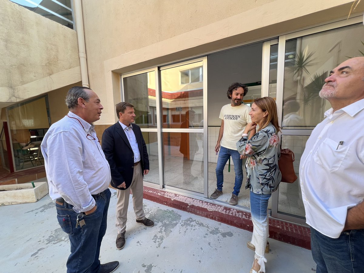 ppzarandona's tweet photo. El miércoles nos acompañó la concejala de Educación Belén López para visitar la ubicación donde instalar nuestra sala de estudio y para ver nuestro colegio de San Félix y conocer de primera mano las demandas del mismo. https://t.co/2s6edfPBVq