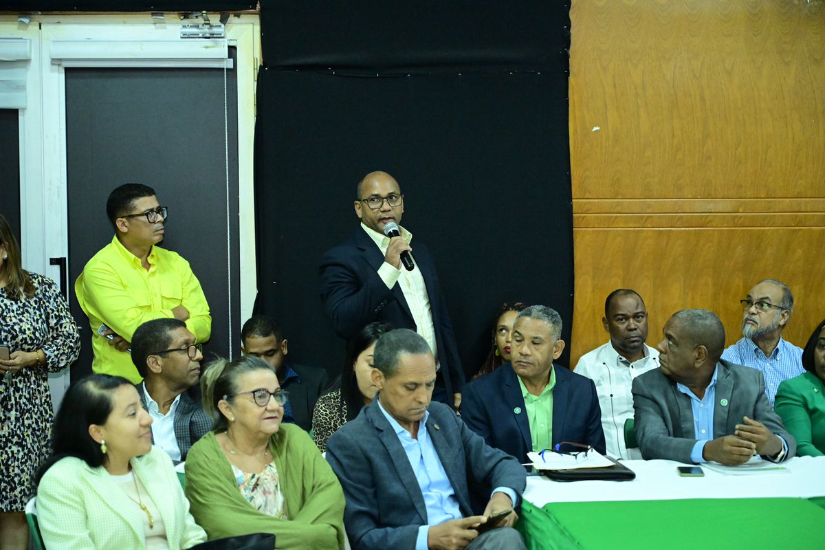 wallynet3's tweet photo. Estuvimos acompañando a Don @reddeladignida1 Secretario de @SESVIALFP  #FuerzaDelPueblo en la presentación del programa de gobierno en materia de Seguridad Vial basado en el enfoque del Sistema Seguro y la transformación de las carreteras en categorías tres. @Moises_holguin https://t.co/xLM6o3UjrZ
