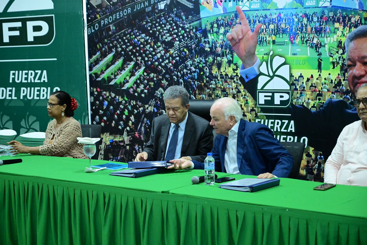 wallynet3's tweet photo. Estuvimos acompañando a Don @reddeladignida1 Secretario de @SESVIALFP  #FuerzaDelPueblo en la presentación del programa de gobierno en materia de Seguridad Vial basado en el enfoque del Sistema Seguro y la transformación de las carreteras en categorías tres. @Moises_holguin https://t.co/xLM6o3UjrZ