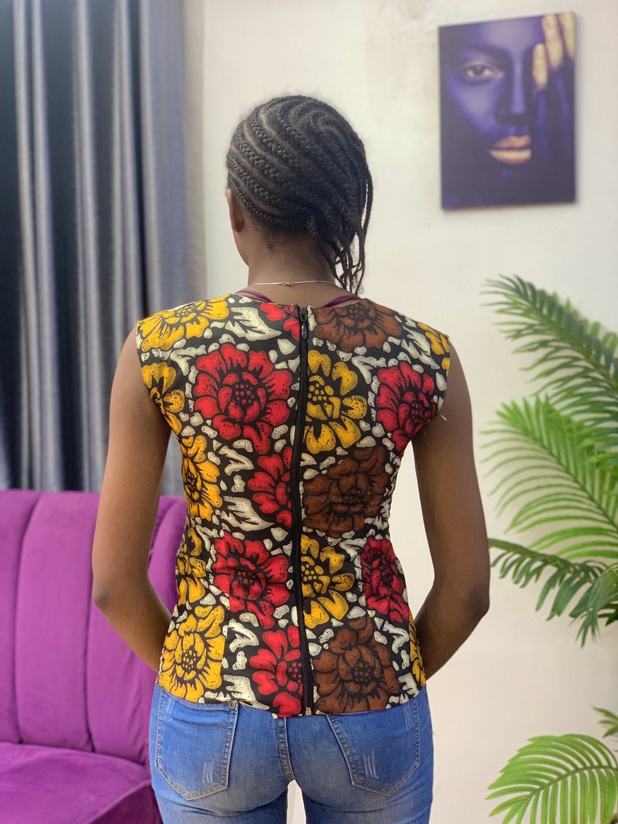 StyledByTito's tweet photo. The present set of beginners made their first basic bodice in class and it's the clean finishing and fit for us. 👏👏

#Sbtfa #Sbtfashionacademy https://t.co/bqRU9jW7jn