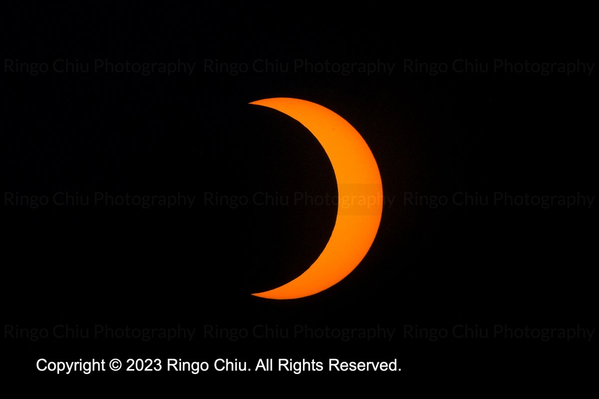 ringochiu's tweet photo. Solar enthusiasts watch the solar eclipse at the #GriffithObservatory in Los Angeles. #SolarEclipse https://t.co/wMxsJ5pGLf
