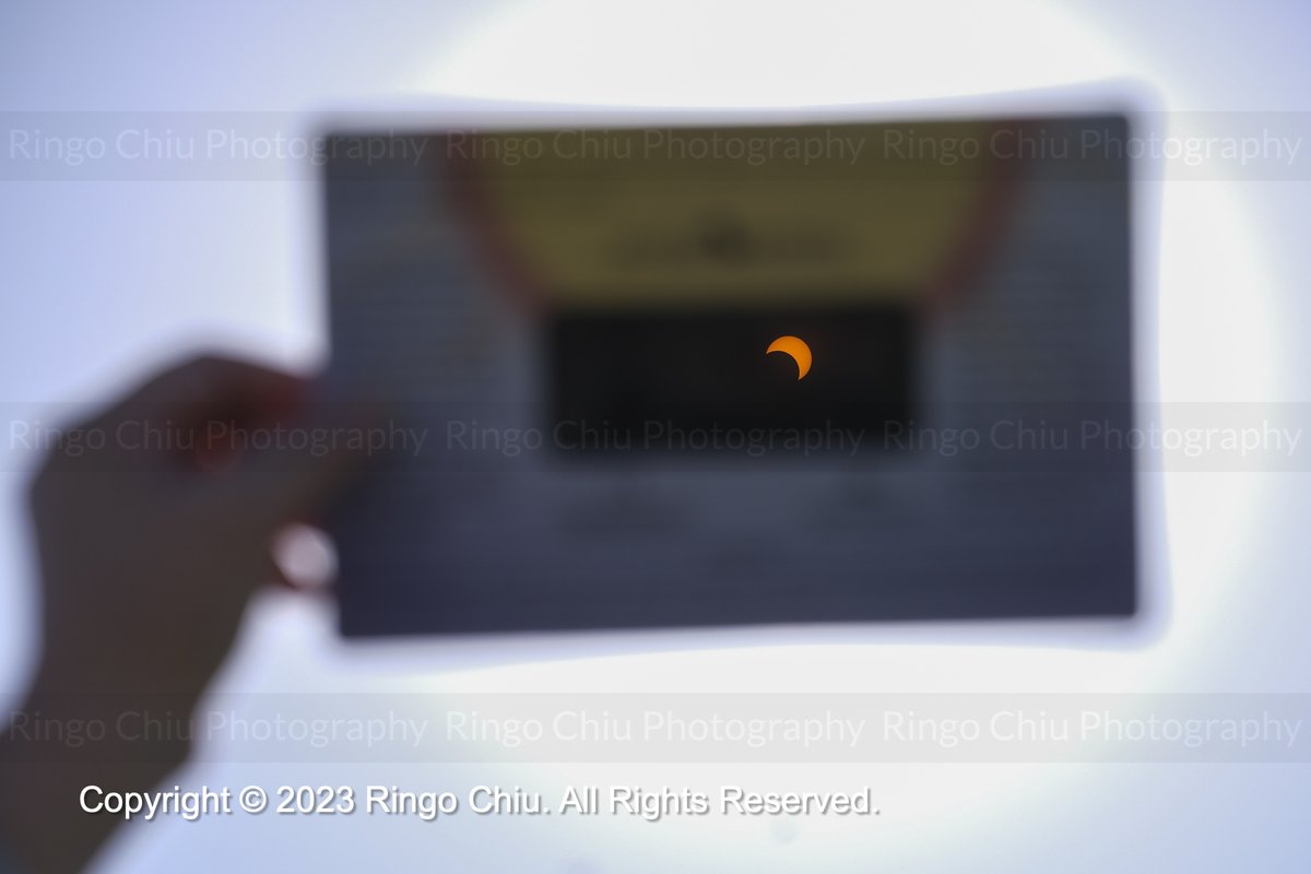 ringochiu's tweet photo. Solar enthusiasts watch the solar eclipse at the #GriffithObservatory in Los Angeles. #SolarEclipse https://t.co/wMxsJ5pGLf