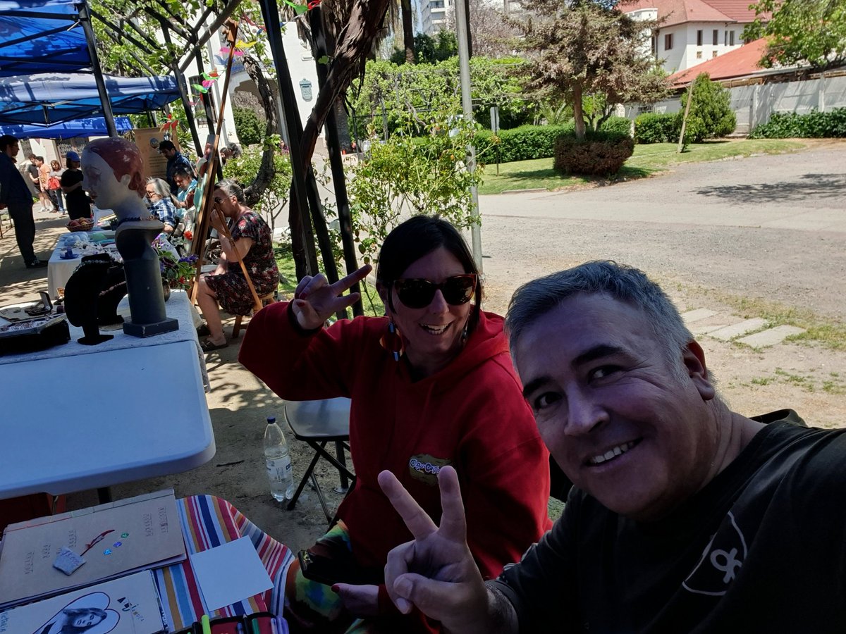 cayolateja's tweet photo. Estamos junto a @OlgaCartonera y @ConyLuco en la Fiesta de la Primavera, feria organizada por @arribadelpegaso en la Corporación de la Muni de Ñuñoa, te esperamos hasta las 18 hrs .! https://t.co/w9bcvUEwN8