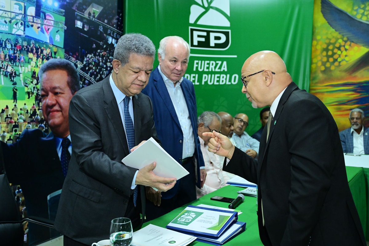 wallynet3's tweet photo. Estuvimos acompañando a Don @reddeladignida1 Secretario de @SESVIALFP  #FuerzaDelPueblo en la presentación del programa de gobierno en materia de Seguridad Vial basado en el enfoque del Sistema Seguro y la transformación de las carreteras en categorías tres. @Moises_holguin https://t.co/xLM6o3UjrZ