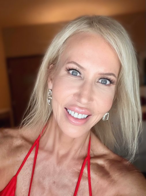 Happy Saturday! Have a lovely day! XOXO 💋 #HappySaturday #Saturday #SaturdayMood #onlyfans #onlyfansmodel<a href="/tag/happysaturday"class="tags">#HappySaturday</a><a href="/tag/saturday"class="tags"><span>#saturday</span></a><a href="/tag/saturdaymood"class="tags"><span>#saturdaymood</span></a><a href="/tag/onlyfans"class="tags"><span>#onlyfans</span></a><a href="/tag/onlyfansmo"class="tags"><span>#onlyfansmo</span></a>