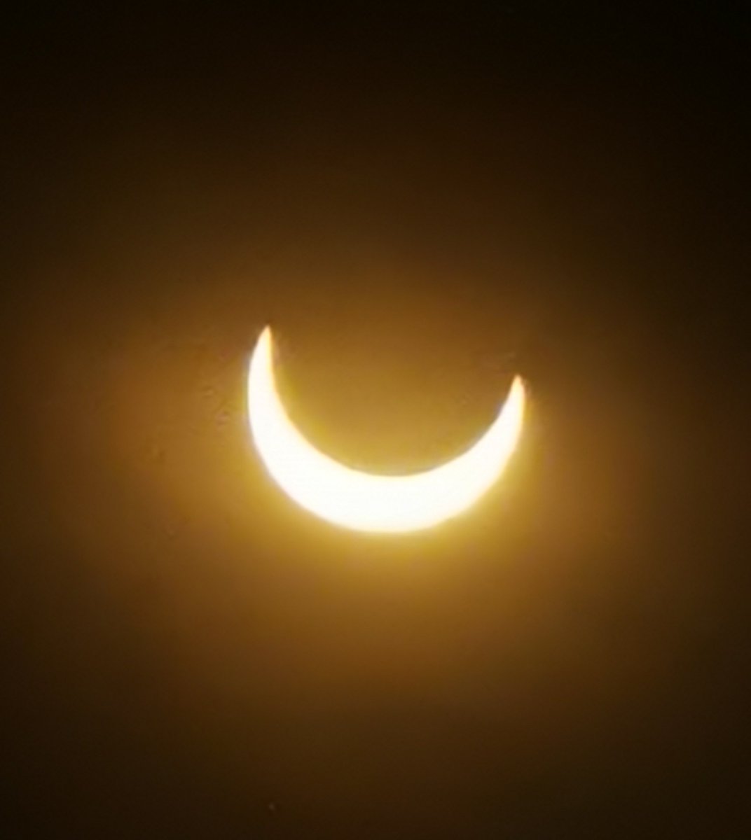CreativityLogic's tweet photo. Solar eclipse #RingofFire https://t.co/9Ac8SXmvgL
