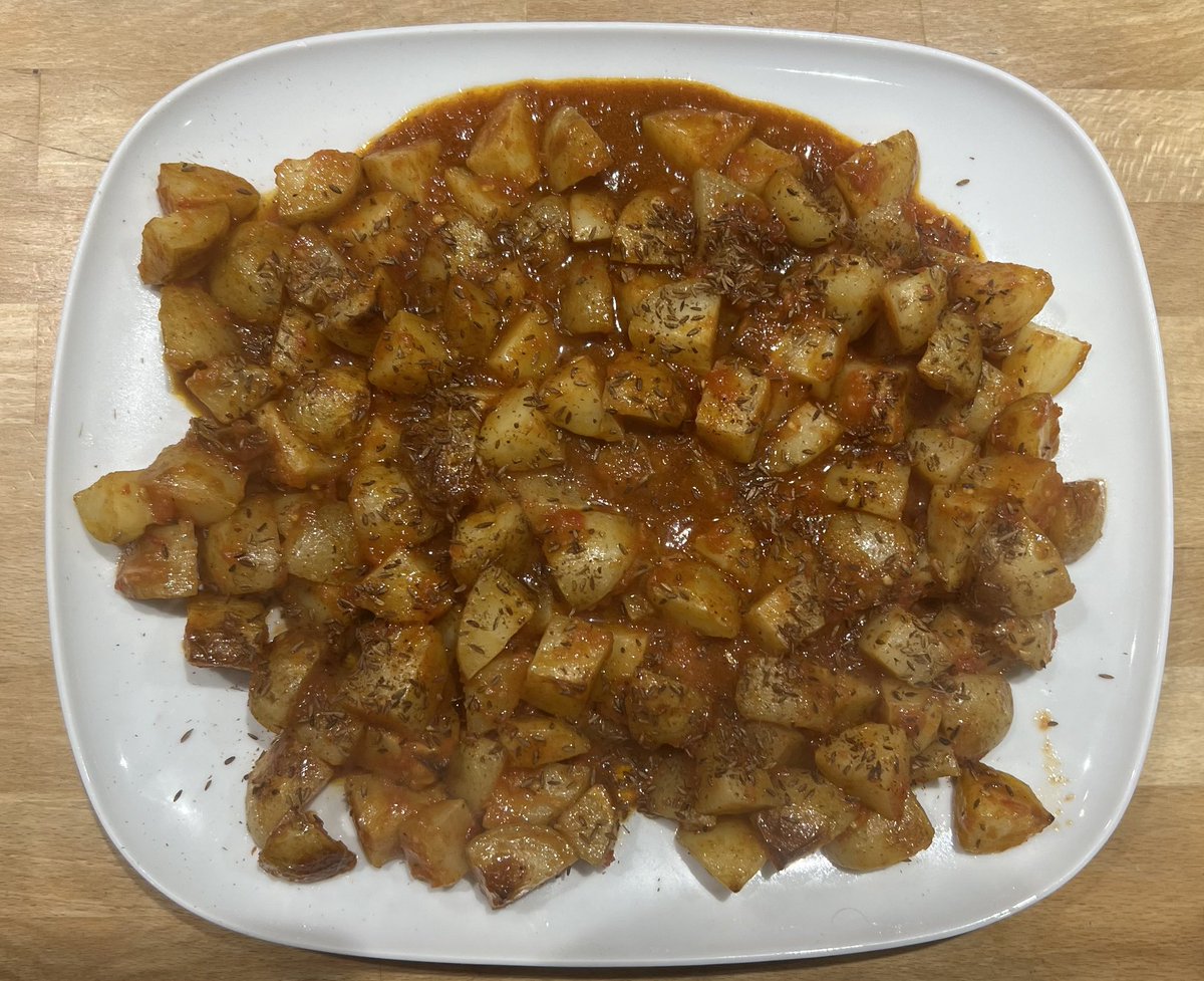 Paul_BIMLtd's tweet photo. Making @ottolenghi Patatas bravas, with a #randomipod soundtrack: #UFO, @The_xx, @depechemode, #Britten, @pinkfloyd, #DeepFreezeMice, #Oasis, @Djawadi_Ramin, @StranglersSite, #Gong: https://t.co/sGd1nad8AW