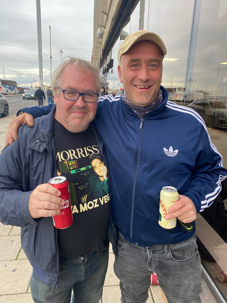 PaulRYoungs1's tweet photo. #mickthompson 1 year ago @morrissey Brighton , what a cracking gig ! https://t.co/k7slhkAEwj