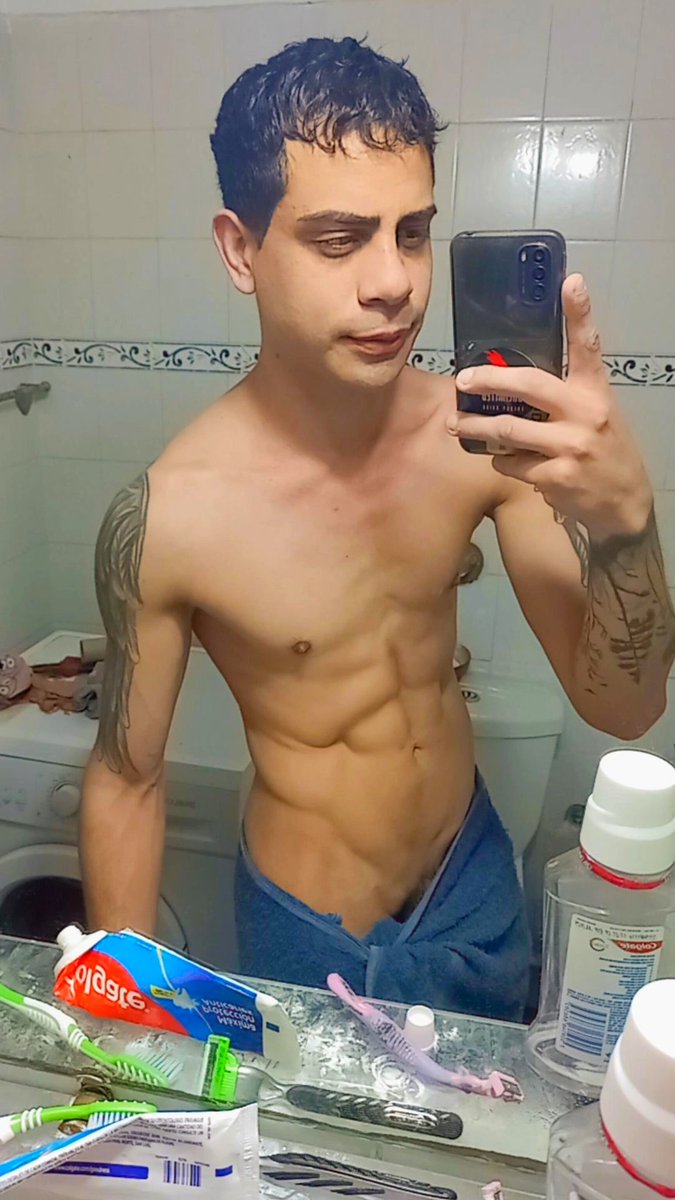 damito90's tweet photo. Bañito 😈 Rt 🔄 y te invito 💦 https://t.co/b2s1i5c3zb