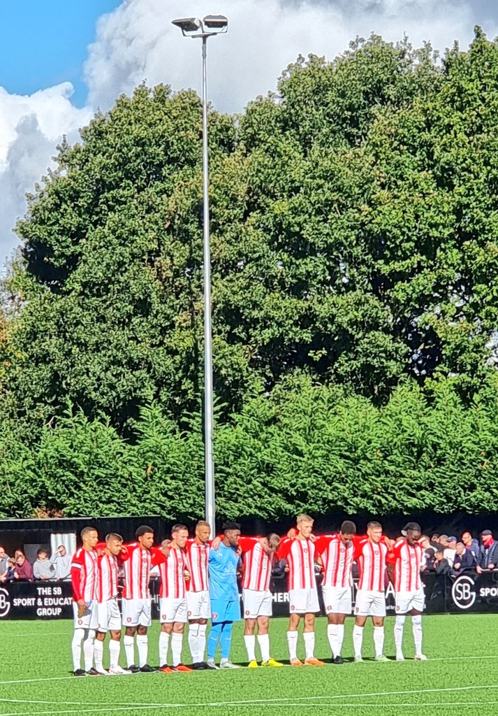 TicketSeason's tweet photo. This team today @BracknellTownFC ❤️🤍 #COYR https://t.co/ACYVAEYXJo